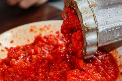  3 recepta za ajvar sa juga Srbije, iz Makedonije i koji se brzo priprema 