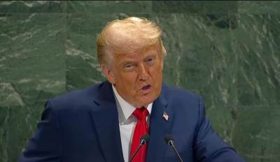  Tramp sa djecom pratio Deda Mraza 