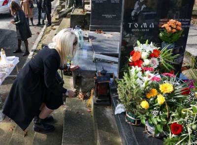  34 godine bez Tome Zdravkovića: Supruga zapalila svijeće, na groblje došla samo jedna koleginica 