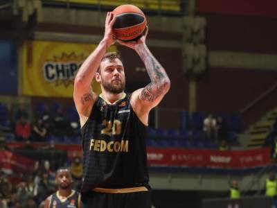  donatas motiejunas zvanicno u zvezdi  