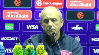  Etore Mesina nakon poraza od Partizana 