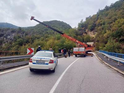  Potraga za vozilom koje je slettejlo u kanjonu Rzava 