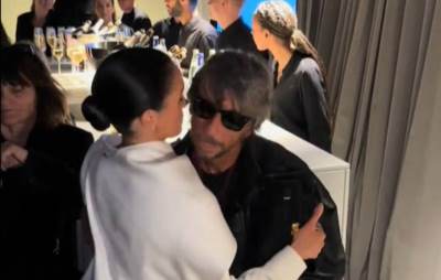  Megan Markl krenula da poljubi dizajnera u obraz, ali se izblamirala 