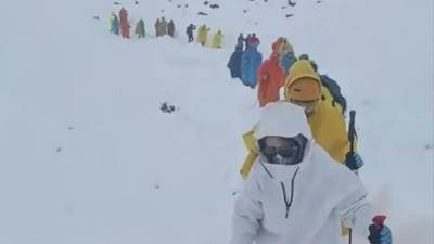  200 planinara zarobljeno na mont everestu 