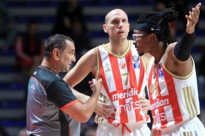  Navijači nezadovoljni nakon poraza Crvene zvezde od Zadra 