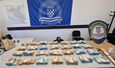  Albanski državljanin u kolima krio 700.000 evra 