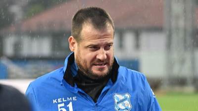  Nenad Lalatović prigovara protivničkim igračima 