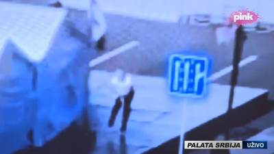  snimak napada ispred Skupštine Srbije 