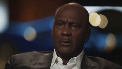  Majkl Džordan uzeo loptu u ruke nakon 30 godina  