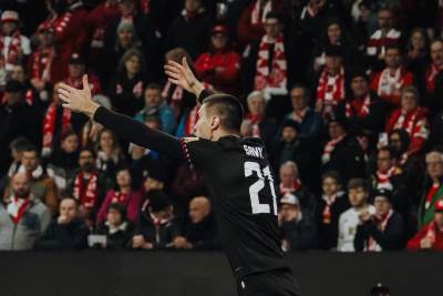  Njemački navijači protiv Zrinjskog istakli transparent: "Uništiti ustaše - živjeli partizani" 