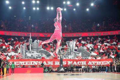  Navijači Bajerna odali priznanje Vladimiru Lučiću 