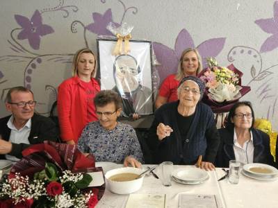  stana mitrić iz mrkonjića napunila 100 godina 