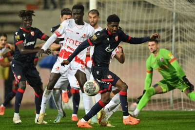  Radnički Niš i Crvena zvezda remizirali 0-0 