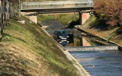  Škoda završila u koritu Zgošće 