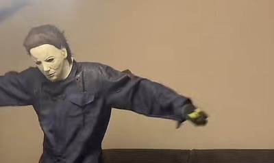  Majkl Majers igra kolo uz Nadu Topčagić 