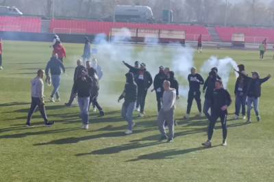  Navijači Sloge pružili podršku svojim igračima 