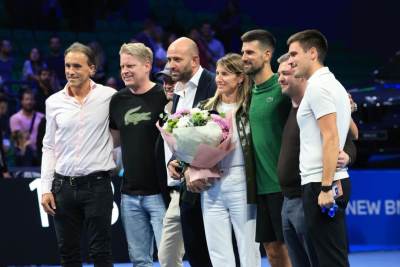  Novak Đoković proslavio pobjedu sa  prijateljima iz djetinjstva 