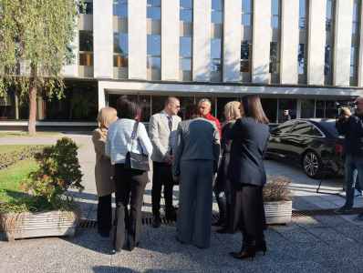  Roditelji njegovatelji ispred NSRS 