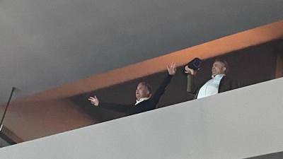  srdjan djokovic pjeva uz tri prsta u atini 