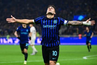  Lautaro Martinez slavi gol 