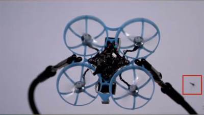  Dron koji ubija komarce 