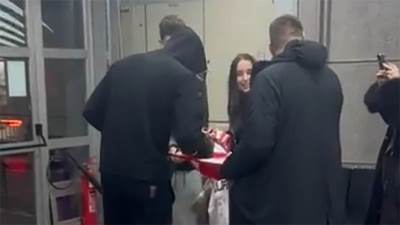  nemanja nedovic potpisuje dres zvezde protiv partizana 