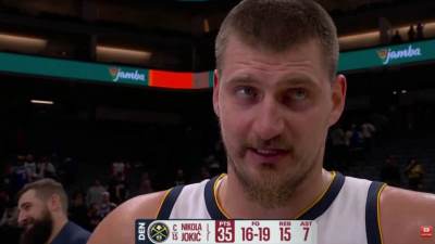  nikola jokic odmahivao glavom zbog pitanja novinara 