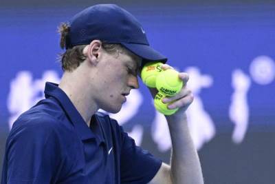  janik siner izdao italiju i unistio dejvis kup  