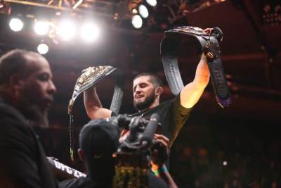  Islam Mahačev ima dva UFC pojasa  