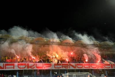  navijači crne gore napravi navijače hrvatske 