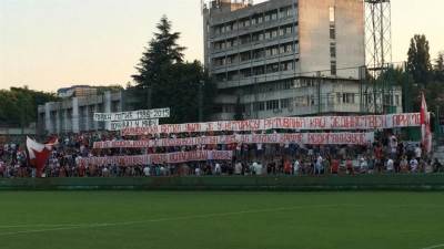  Delije na treningu Crvene zvezde pred put u Almati 