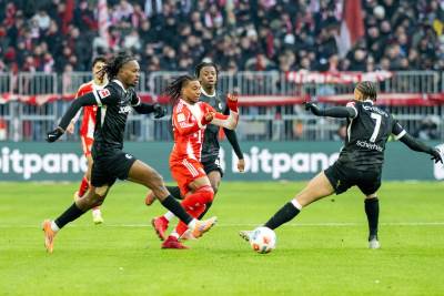  Majkl Olise, Bajern Minhen - Frajburg 