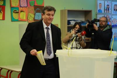  Branko Blanuša glasa na prijevremenim izborima 