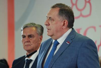  Široki osmijesi i aplauzi u SNSD-u - Dodik: Na današnjim izborima pobijedio je naš kandidat Siniša Karan 