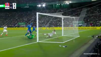  Vinisijus Žunior udario golmana nogom u glavu a gol priznat 