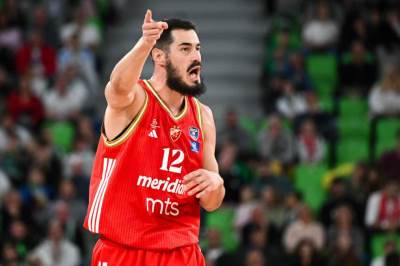  Zvezda u posebnim majicama trenirala pred Olimpijakos 