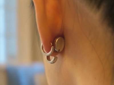  pametne minđuše za praćenje zdravstvenih simptoma 