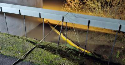  Masna mrlja primijećena na Kupi, vatrogasci postavili plutajuće brane 