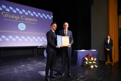  Sijartu uručen počasni doktorat Univerziteta u Banjaluci 