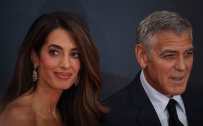  Amal Kluni oduševila modnom kombinacijom 