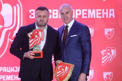  Fudbalski klub Crvena zvezda donirao novac košarkaškom klubu 