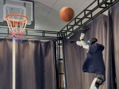  Robot untree G1 igra košarku 