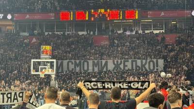  Navijači Partizana zviždali igračima  