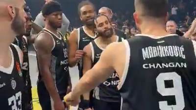  Reakcija košarkaša Partizana na skandiranje Željku Obradoviću 