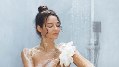  kako tuširanje šteti koži 