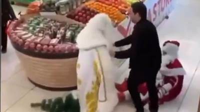  Tuča Deda Mrazova u prodavnici 