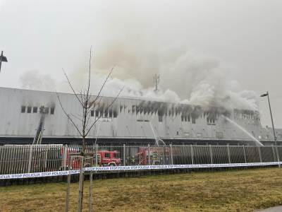  Gori skladište Špara u Ljubljani 