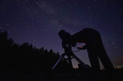  Kometa atlas večeras najbliže Zemlji 