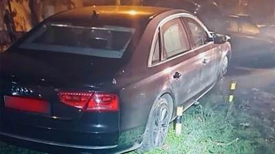  Fotografija izrešetanog automobila vođe navijača Zemuna 