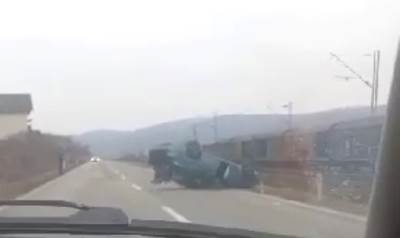  Teška saobraćajna nezgoda kod Novog Grada: Vozilo potpuno prevrnuto na kolovozu (FOTO) 